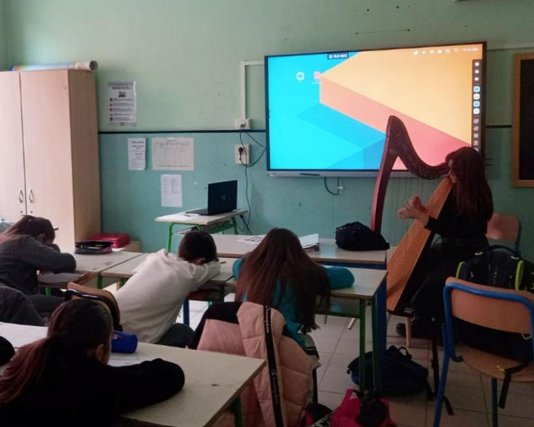 Ascoltiamo le sensazioni corporee con il suono dell’arpa